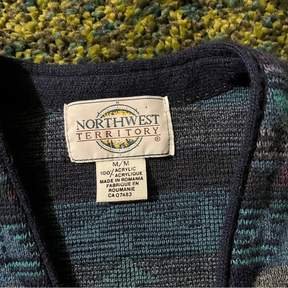 Northwest Territory Patterned Vest (M) - Picture 2 of 4